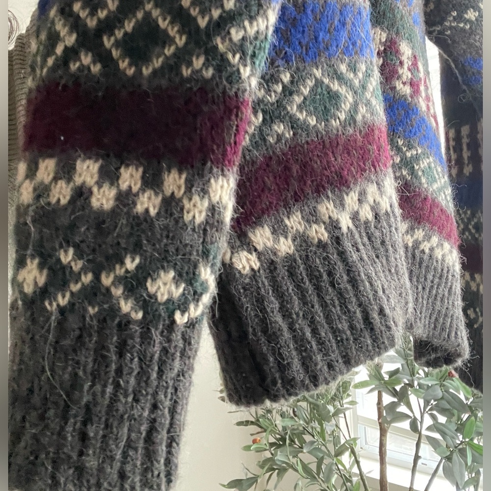 Patterned Sweater - Picture 5 of 10